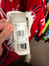 Load image into Gallery viewer, Manchester United 2022-2023 Home Football Shirt (BNWT) L