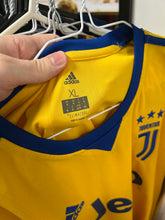 Load image into Gallery viewer, Juventus 2017-2018 Away Shirt (BNWT) XL