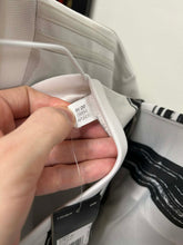 Load image into Gallery viewer, Juventus 2020-2021 Home Shirt (BNWT) L
