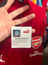 Load image into Gallery viewer, Arsenal 2018-2019 Training Football Jacket (BNWT) M
