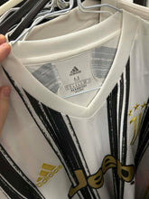 Load image into Gallery viewer, Juventus 2020-2021 Home Shirt (BNWT) M
